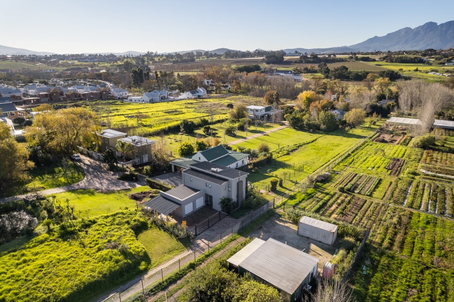 5 Bedroom Property for Sale in Jamestown Western Cape